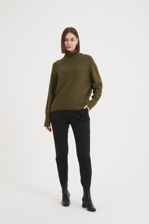 ROLL NECK KNIT