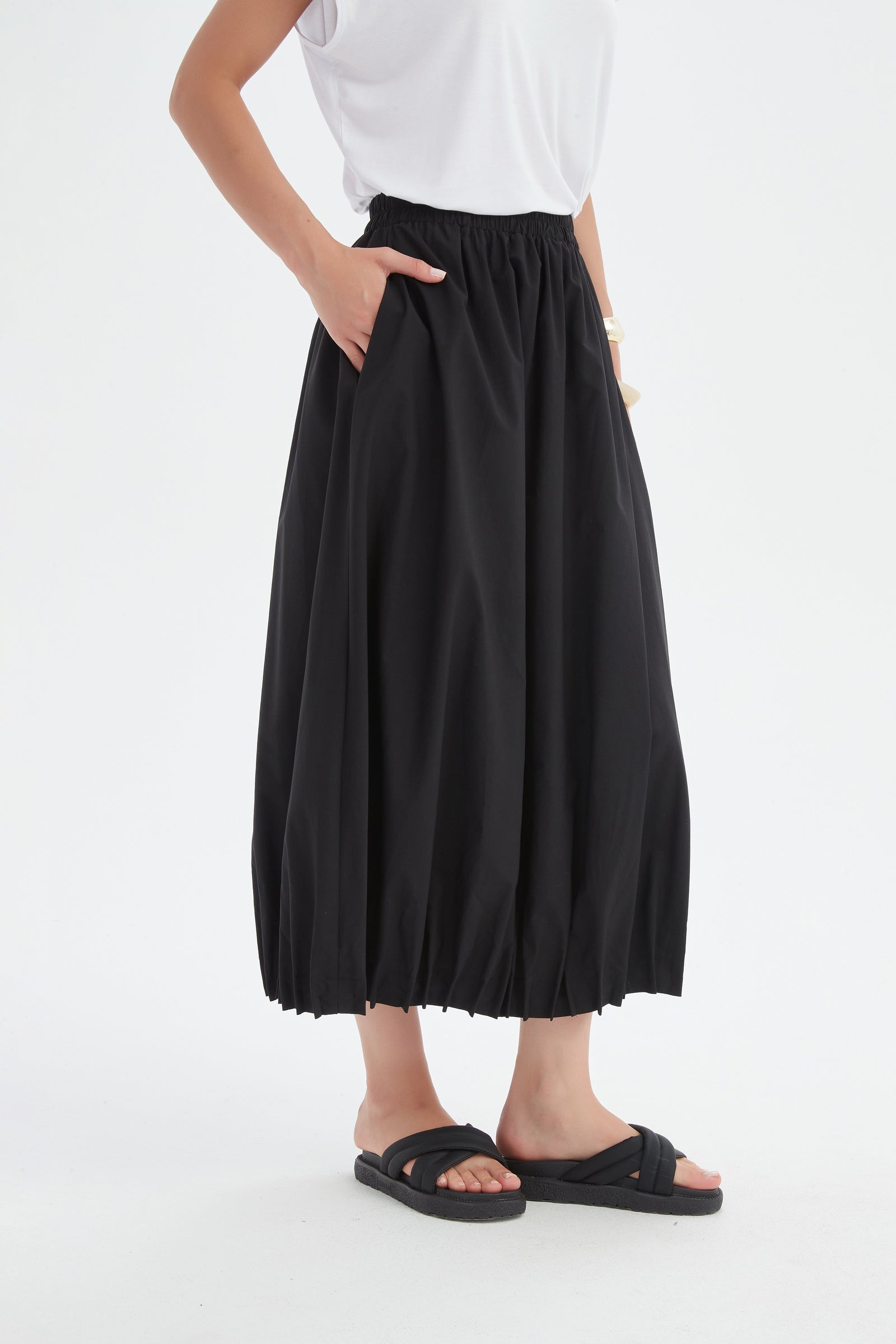 PIN TUCK HEM SKIRT