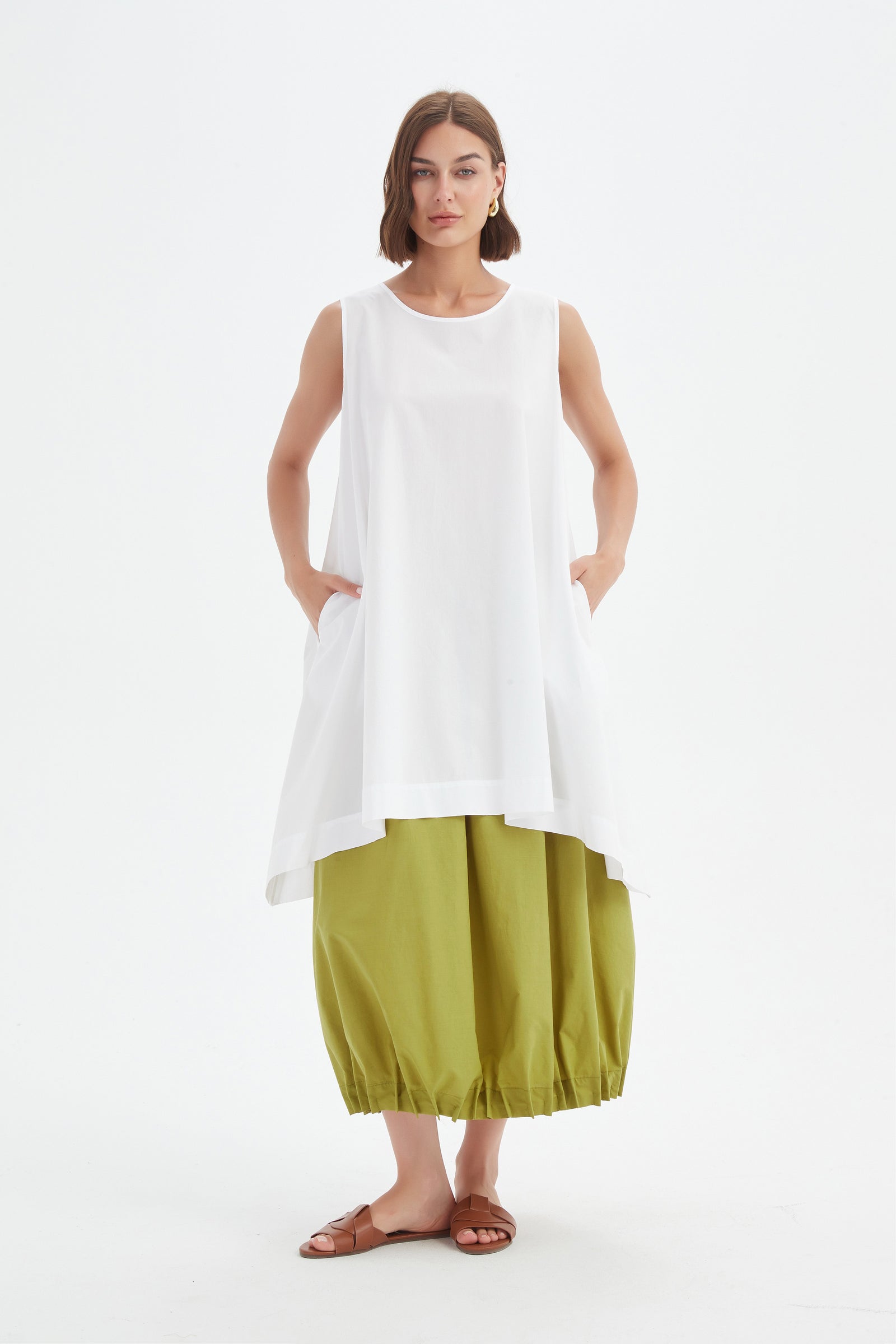 SLEEVELESS SWING TOP