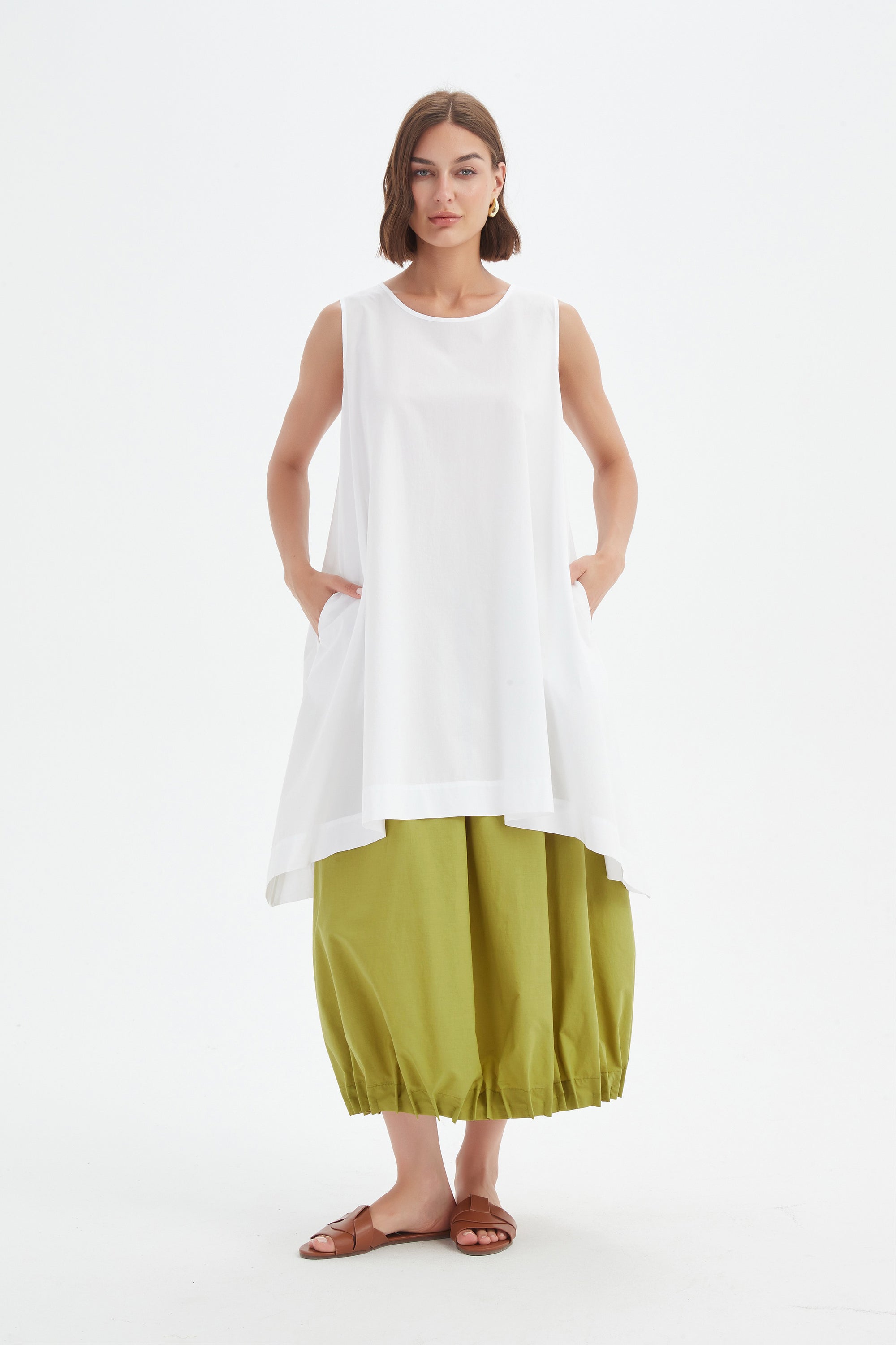 [PRE-ORDER] SLEEVELESS SWING TOP
