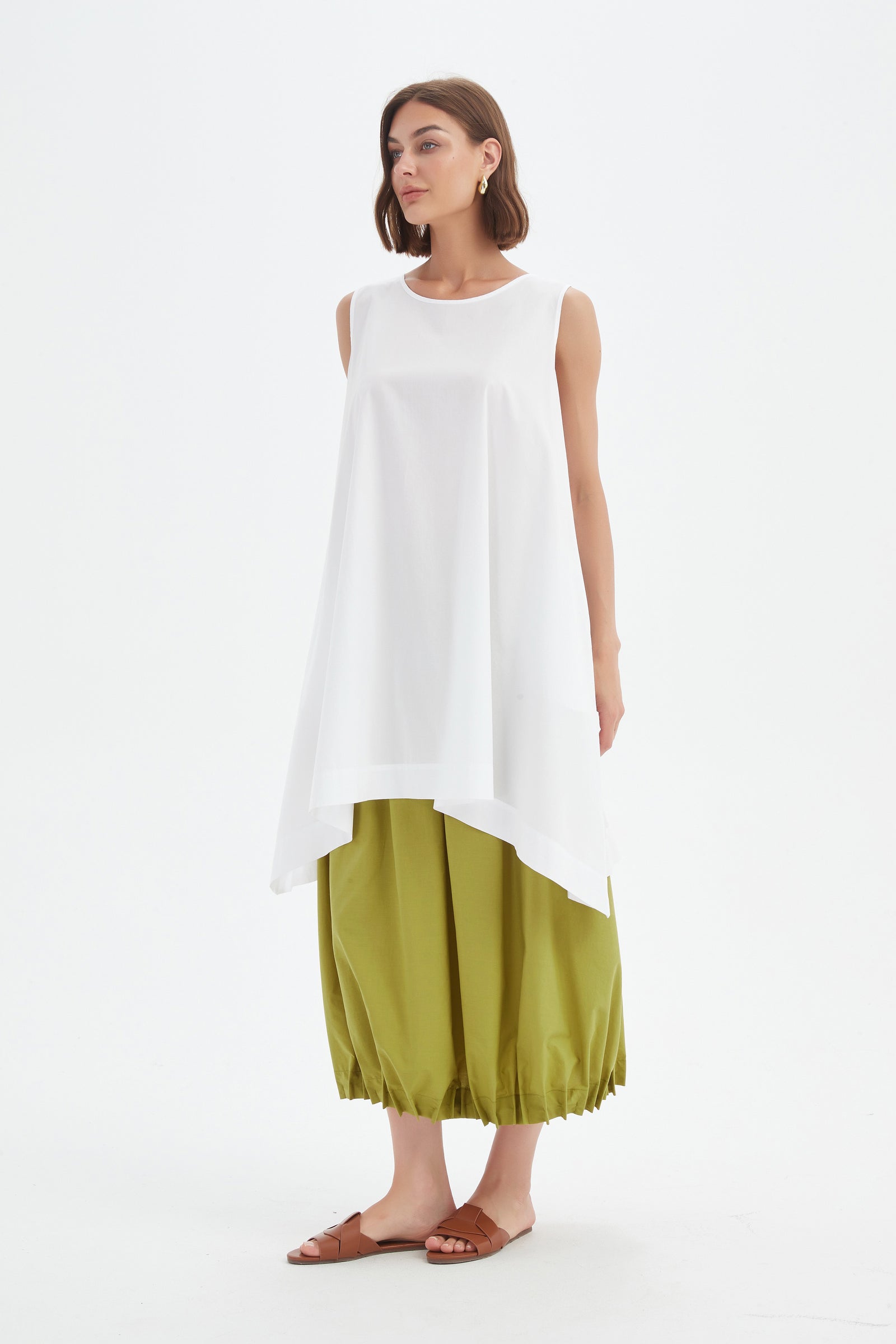 SLEEVELESS SWING TOP