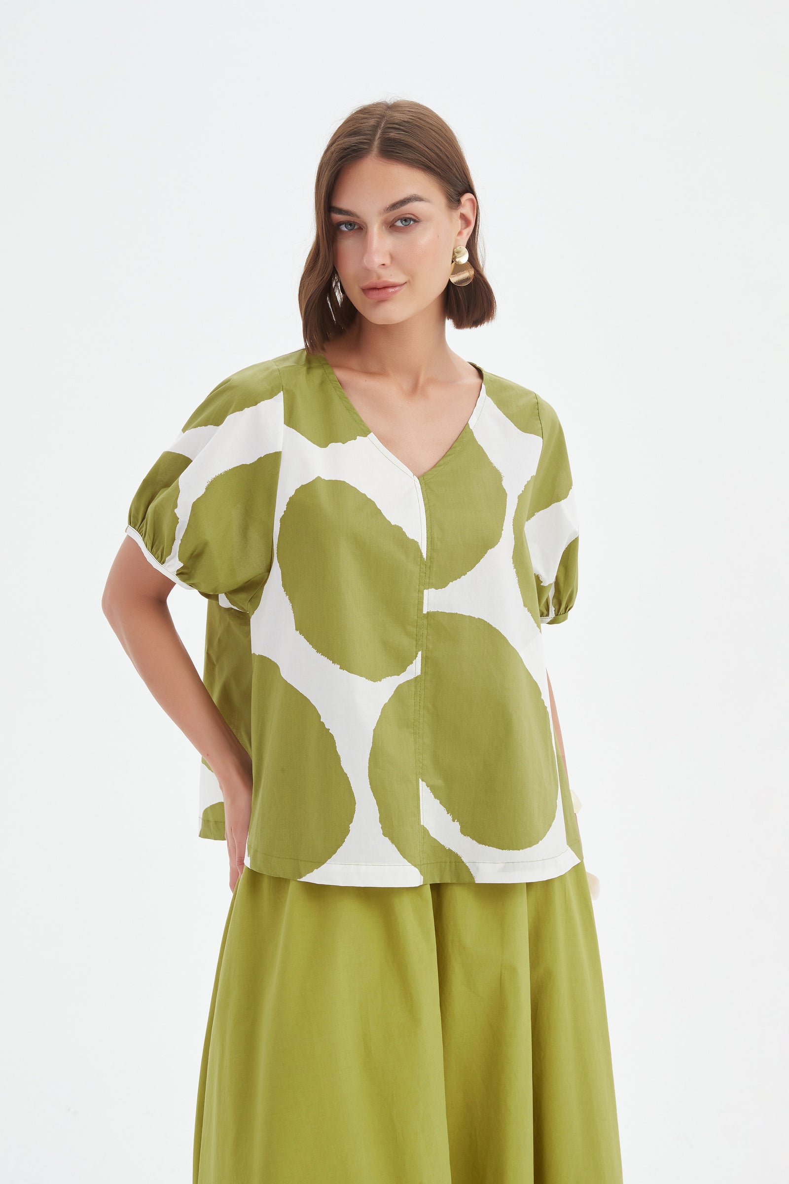 V NECK BISHOP SLEEVE POPLIN TOP