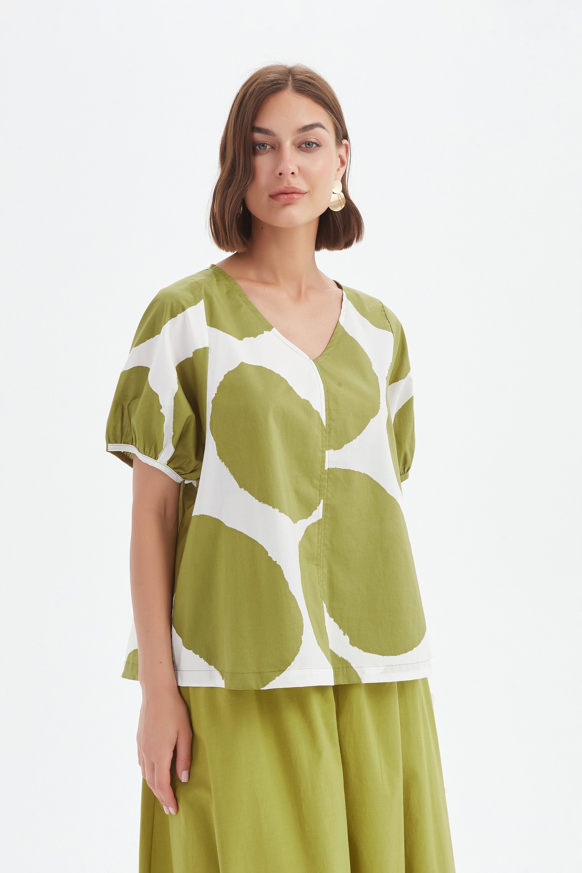 V NECK BISHOP SLEEVE POPLIN TOP