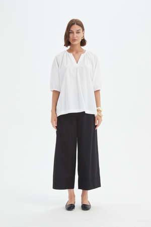 GATHERED NOTCH NECK TOP