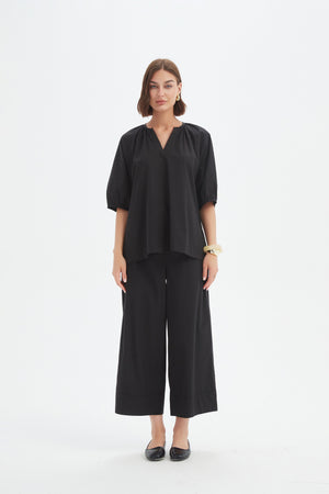 GATHERED NOTCH NECK TOP