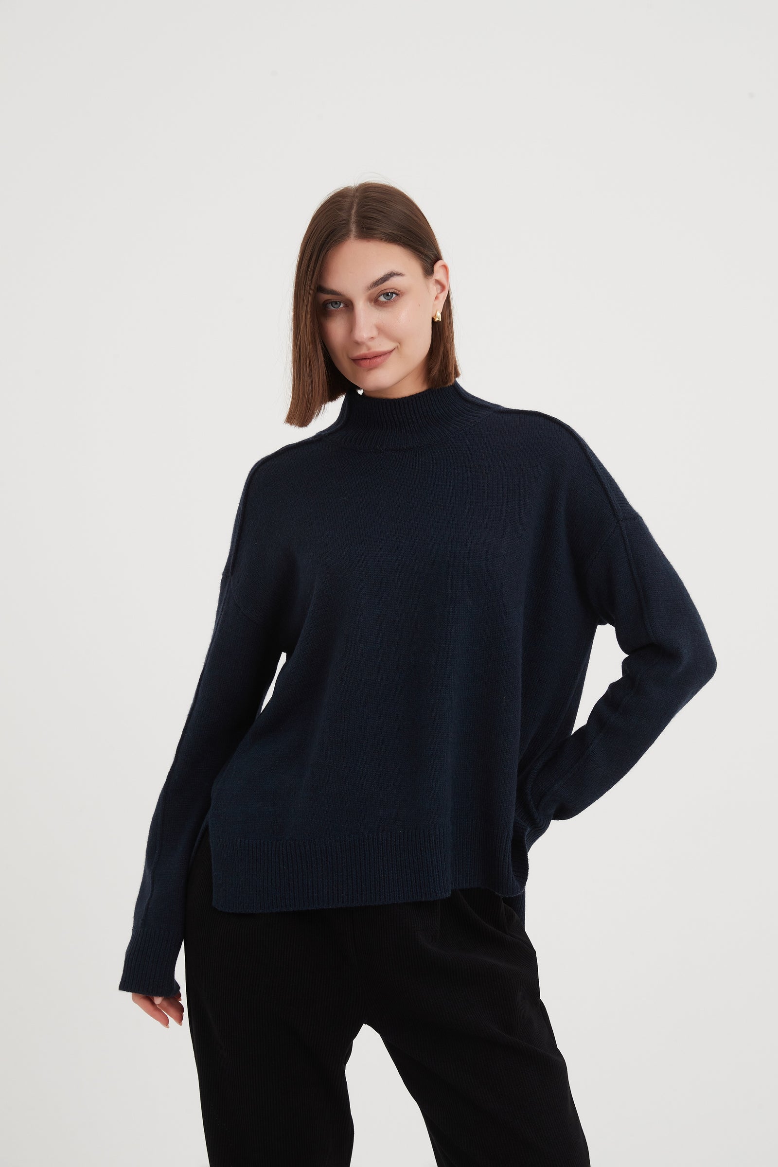 TURTLE NECK BOXY KNIT