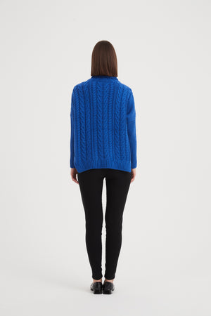 HIGH NECK CABLE KNIT