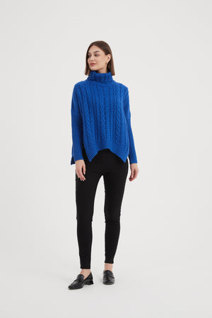 HIGH NECK CABLE KNIT