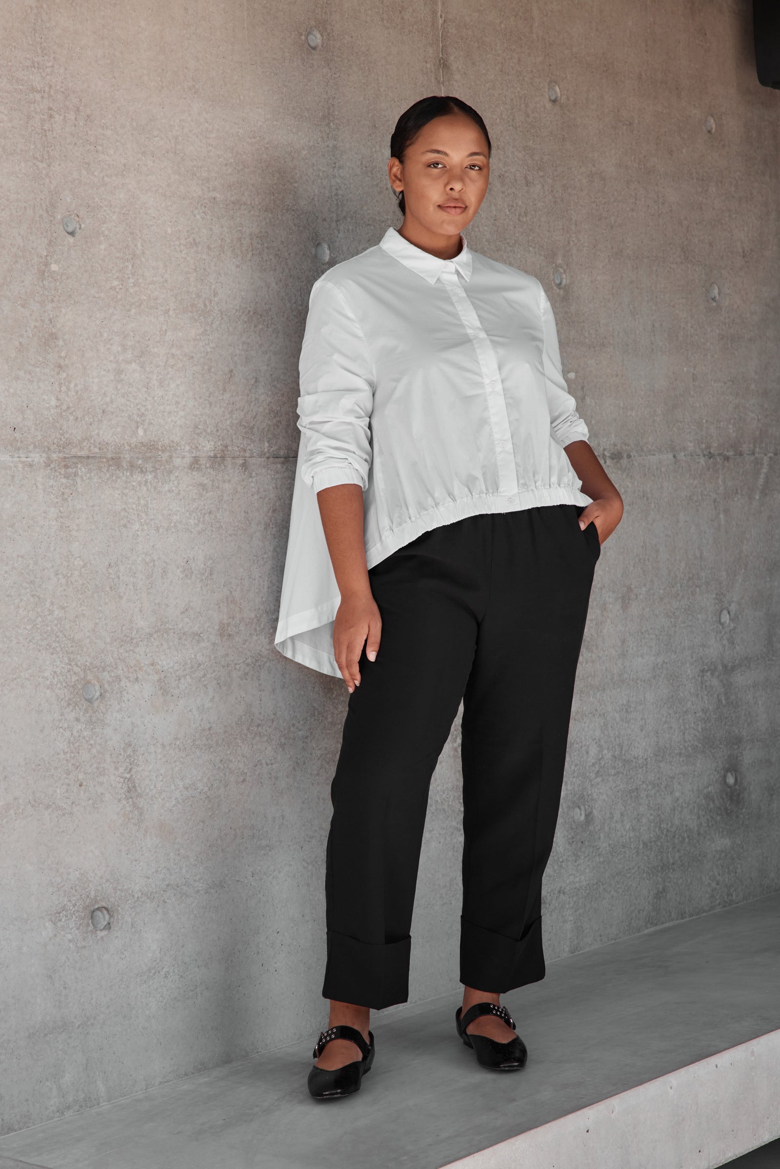 ELASTIC FRONT HEM SHIRT