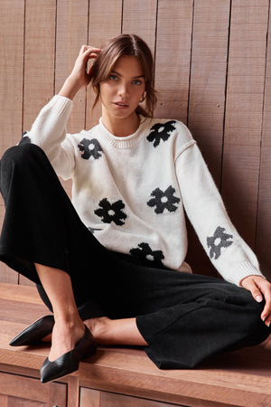 FLOWER CONTRAST KNIT