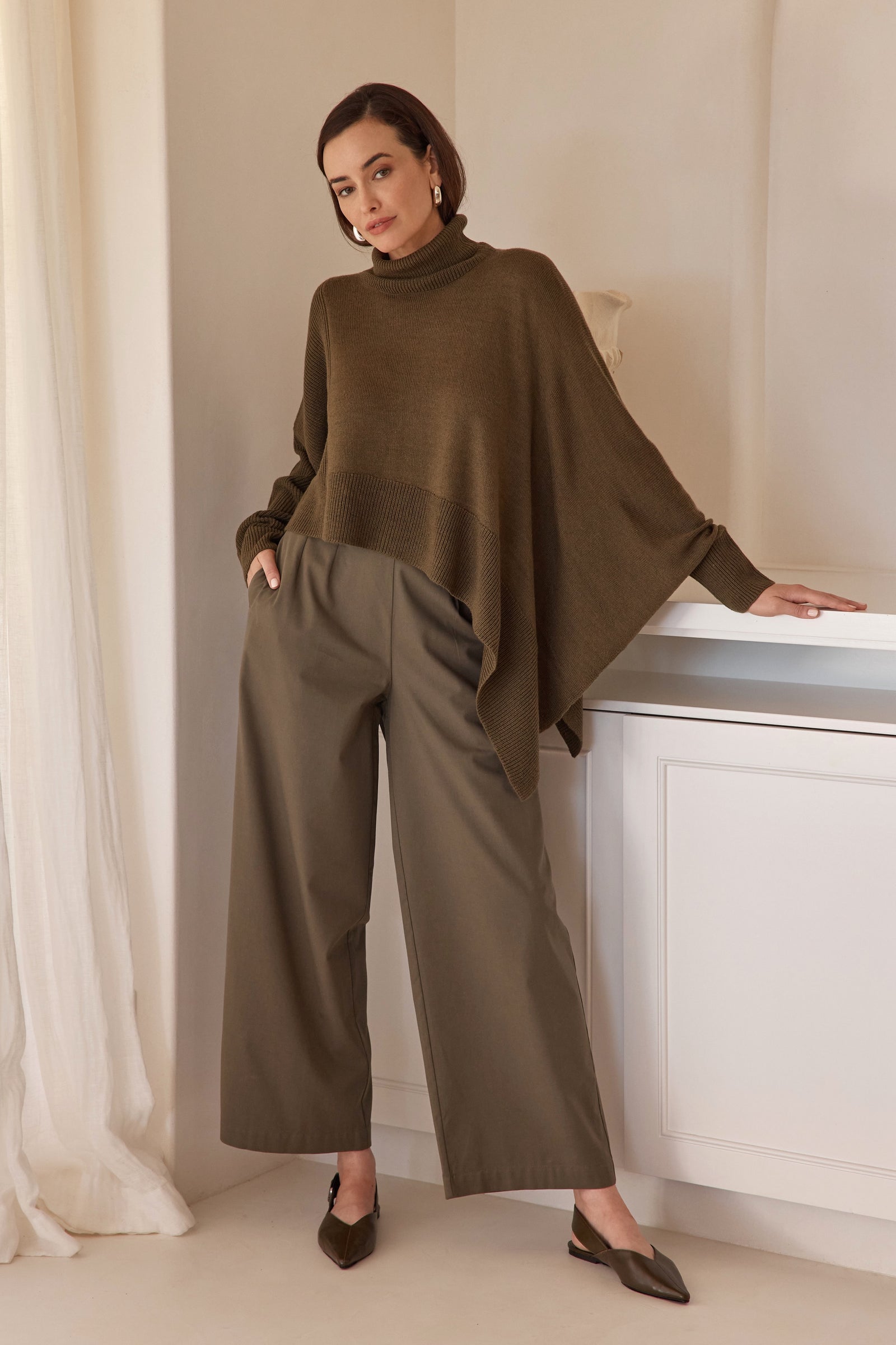 ASYMMETRIC CROP KNIT