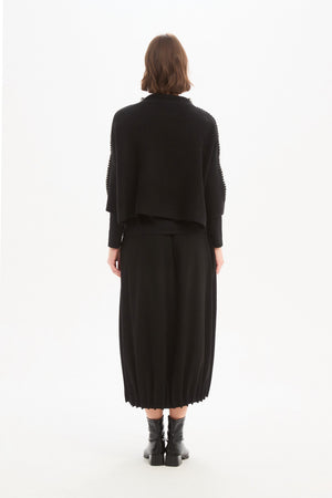 CONTRAST STITCH DETAIL KNIT