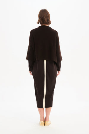 CONTRAST STITCH DETAIL KNIT