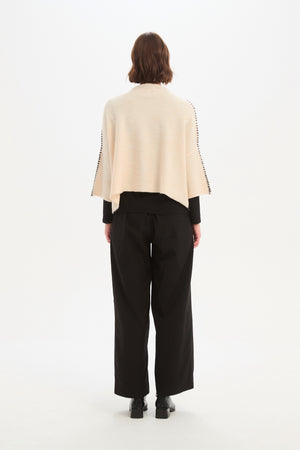 CONTRAST STITCH DETAIL KNIT