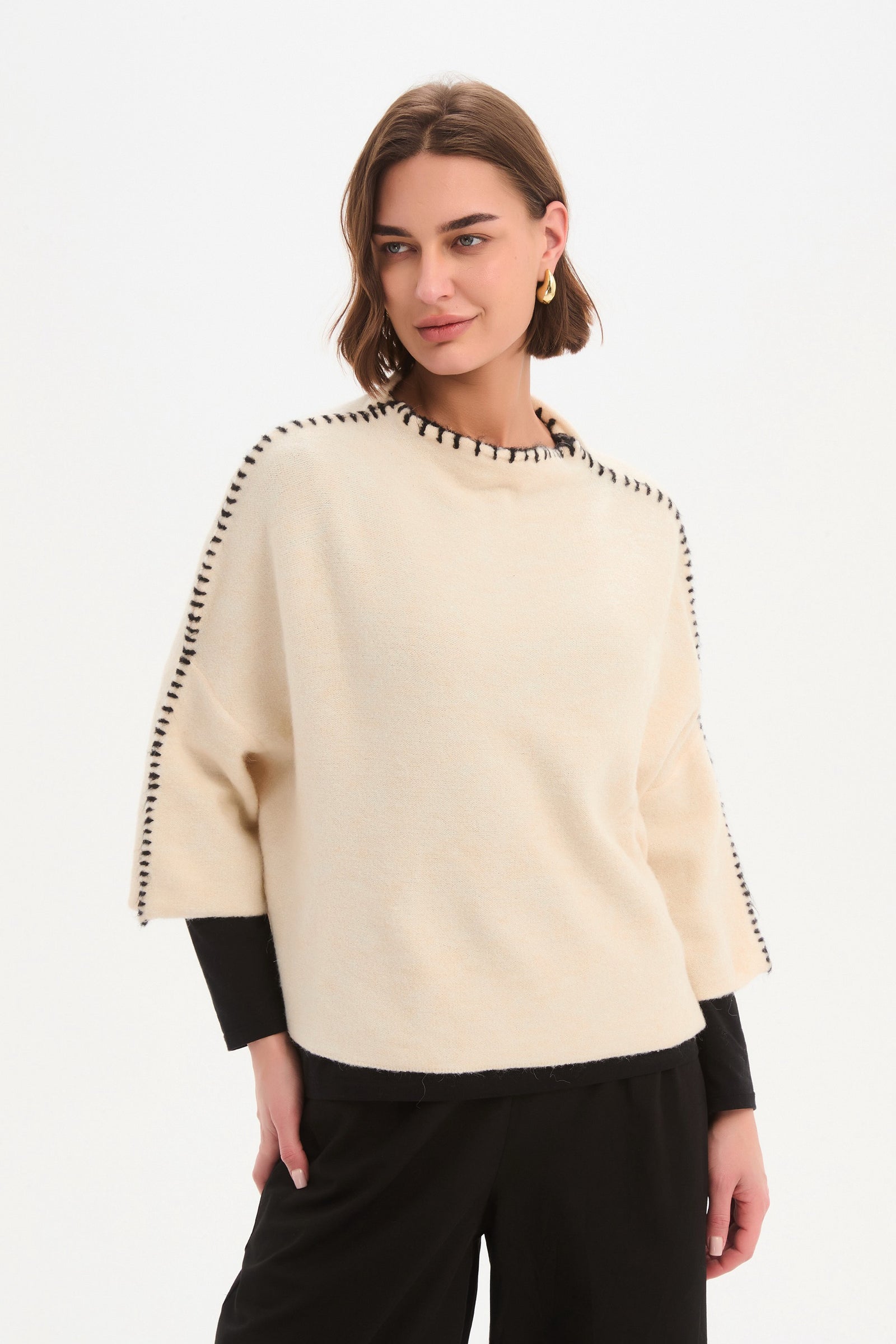 CONTRAST STITCH DETAIL KNIT