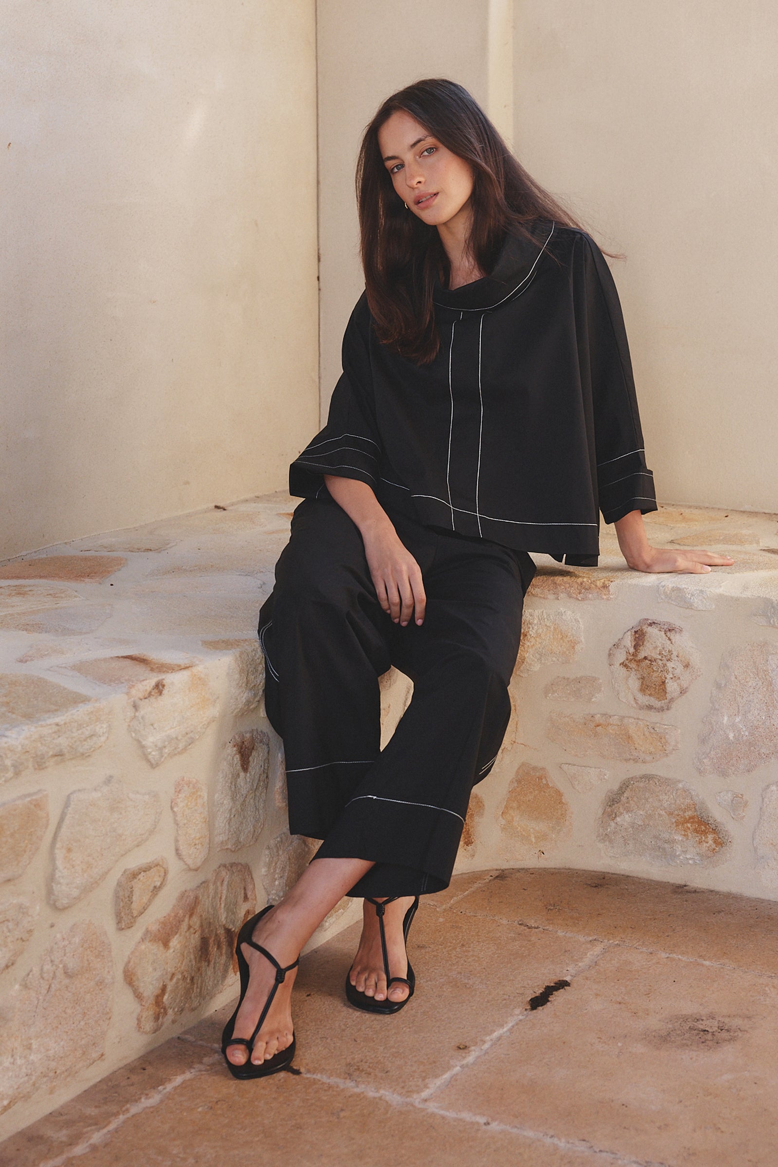 FUNNEL NECK CONTRAST TOP black side angle