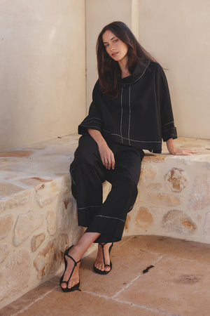 FUNNEL NECK CONTRAST TOP