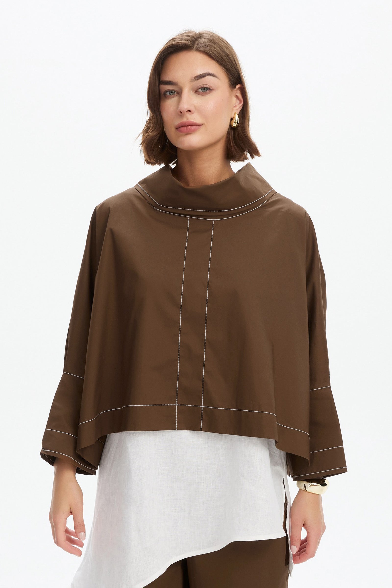 FUNNEL NECK CONTRAST TOP chocolate close up