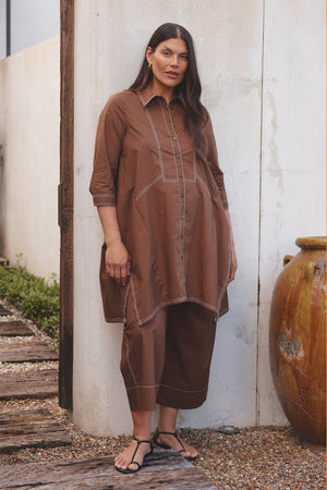 HANDKERCHIEF HEM CONTRAST SHIRT