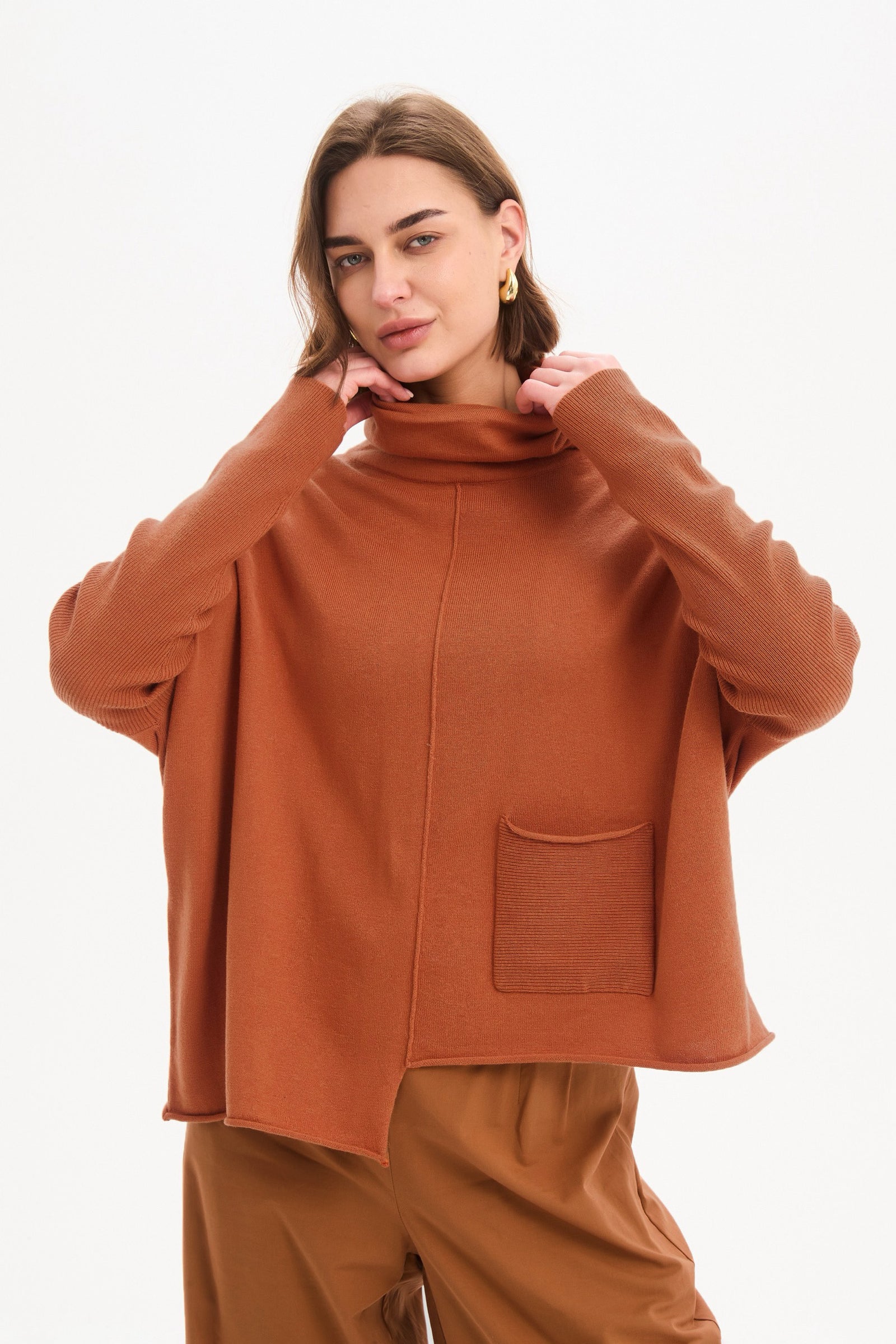 ROLL HEM POCKET KNIT amberstone neck