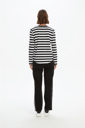 STRIPE CURVE HEM TSHIRT