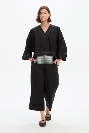 V NECK CONTRAST TOP black front
