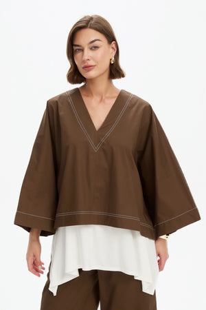 V NECK CONTRAST TOP chocolate close up