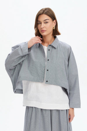 WIDE CROP GINGHAM OVERSHIRT checkered arm up