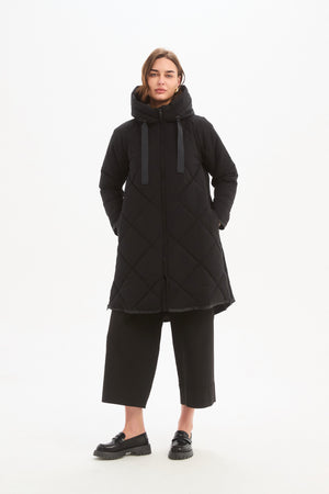 Women's Quilted Longline Puffer Jacket | Zip Hem Winter Coat Black pockets