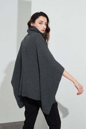 ZIP COLLAR PONCHO