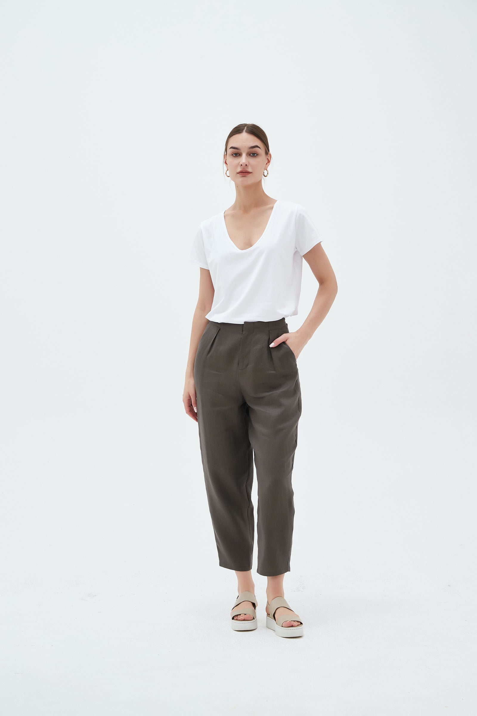 TAILORED LINEN CAPRI PANT