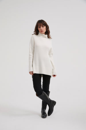 BOXY ROLL NECK KNIT