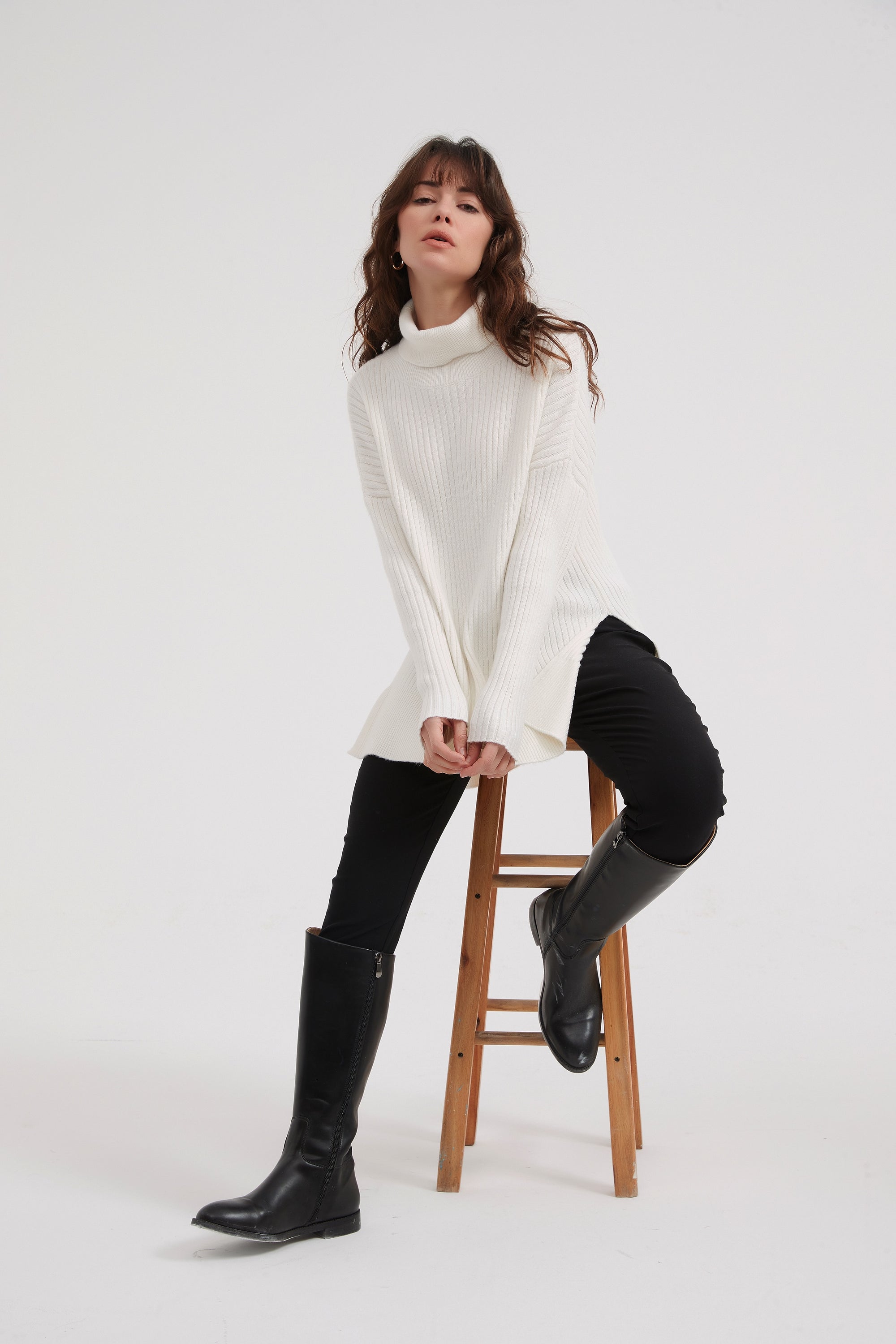 BOXY ROLL NECK KNIT