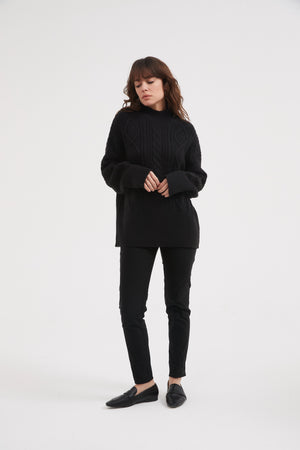 CLASSIC CABLE TURTLE NECK KNIT