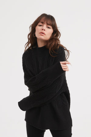 CLASSIC CABLE TURTLE NECK KNIT