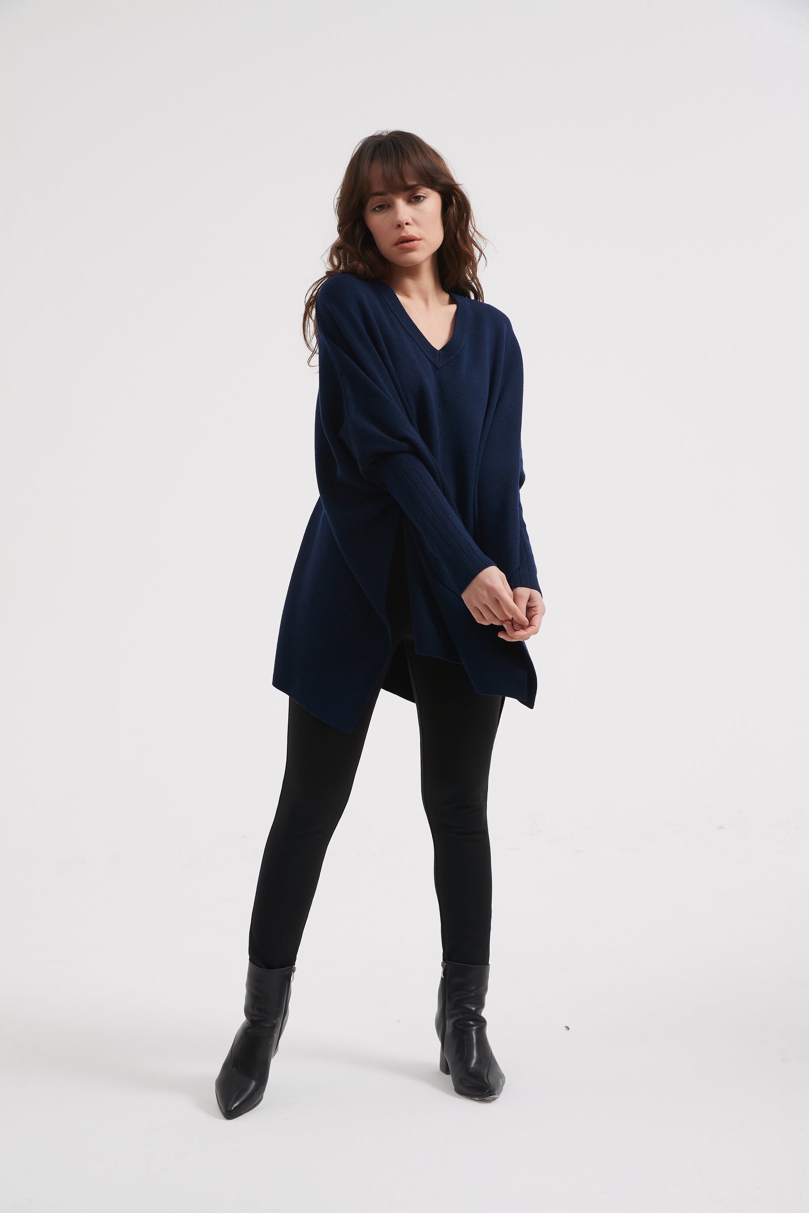 V NECK BOXY KNIT