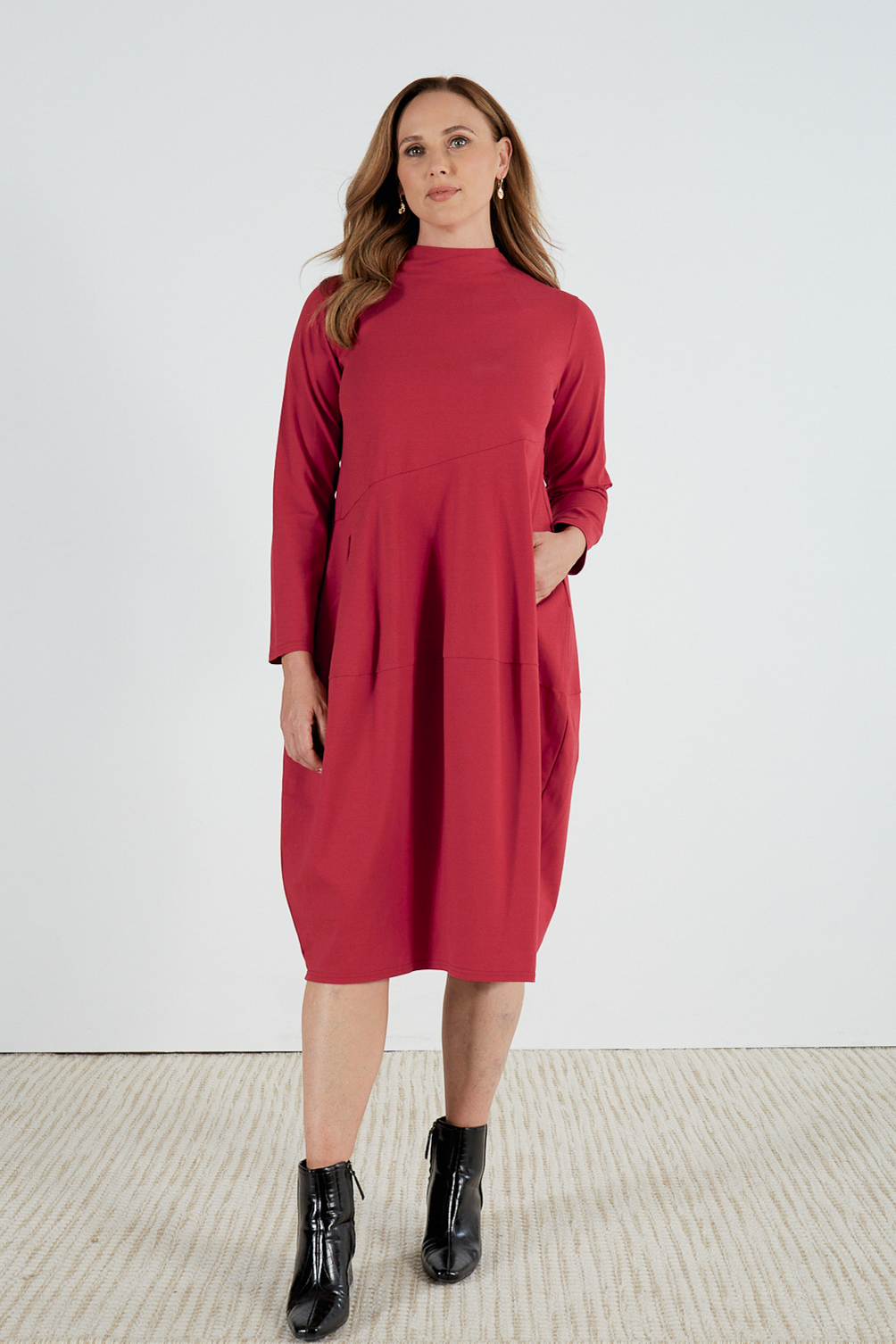 HIGH NECK DIAGONAL SEAM DRESS