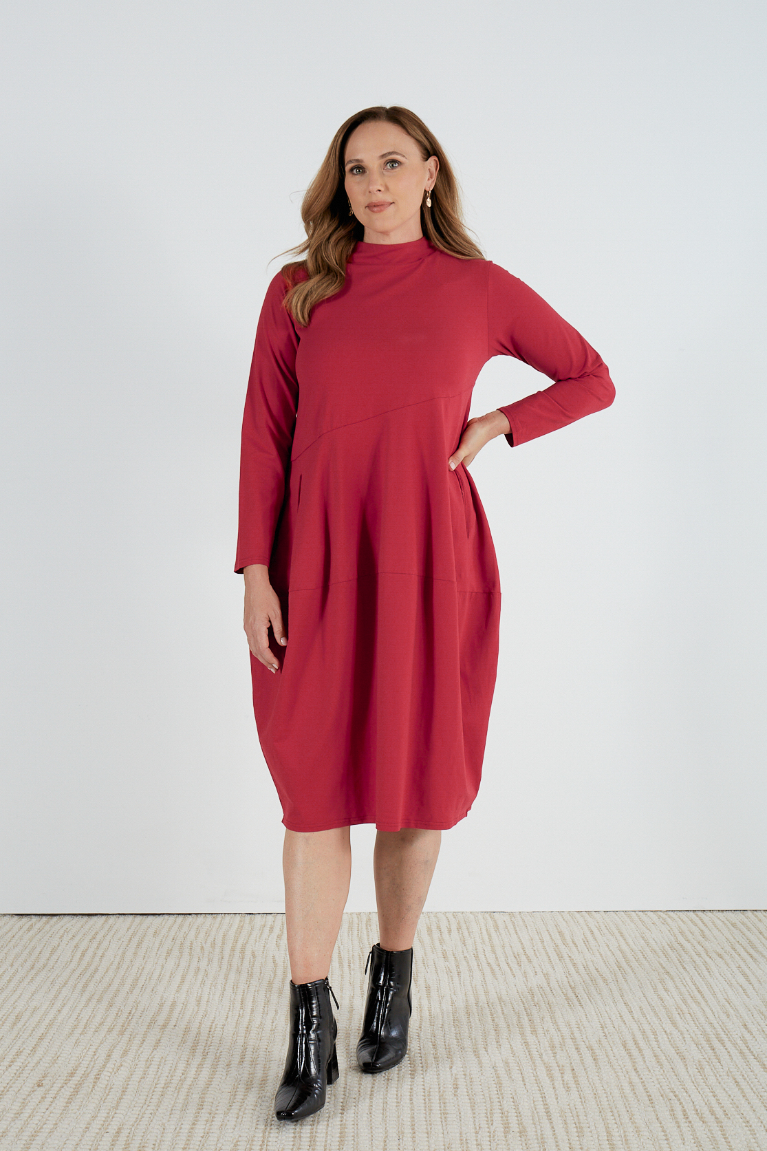HIGH NECK DIAGONAL SEAM DRESS