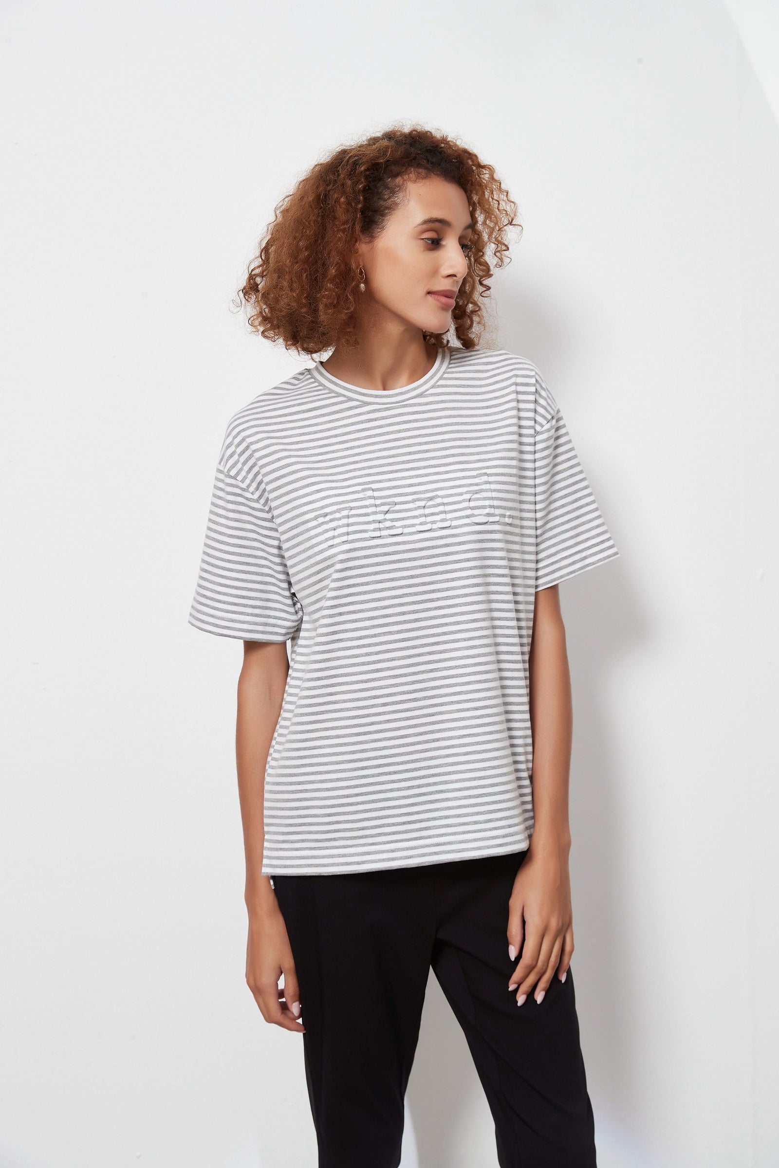STRIPE EMBOSSED TEE