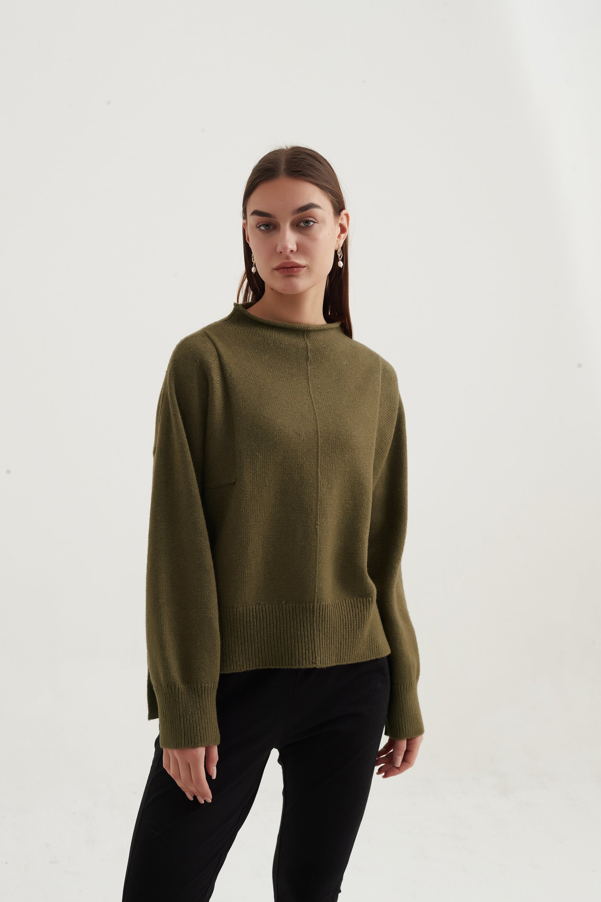 RELAXED HIGH NECK KNIT