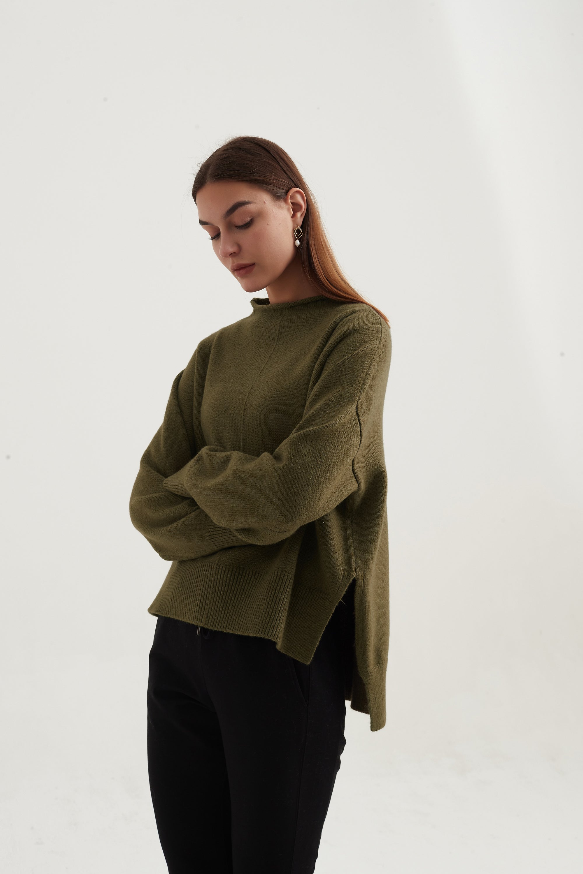 RELAXED HIGH NECK KNIT