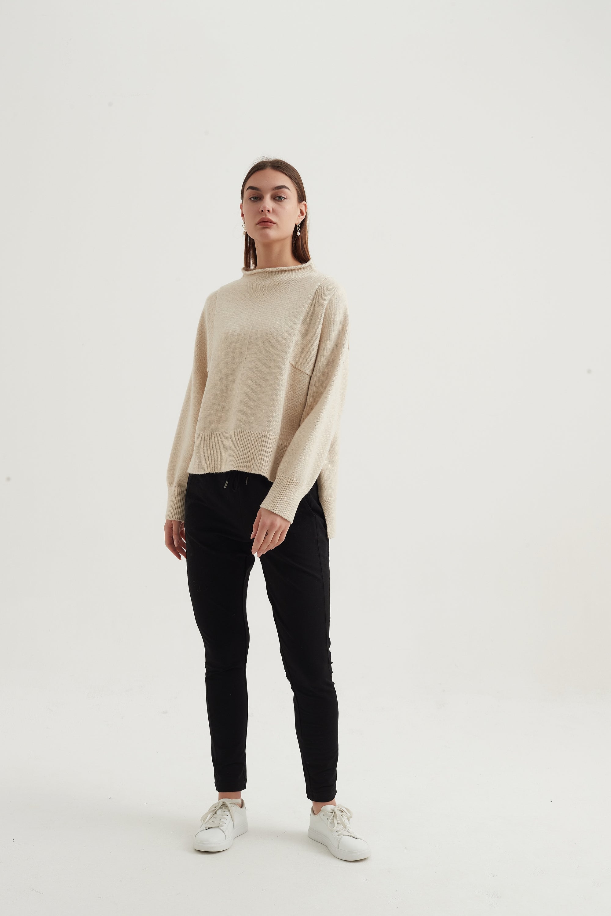 RELAXED HIGH NECK KNIT