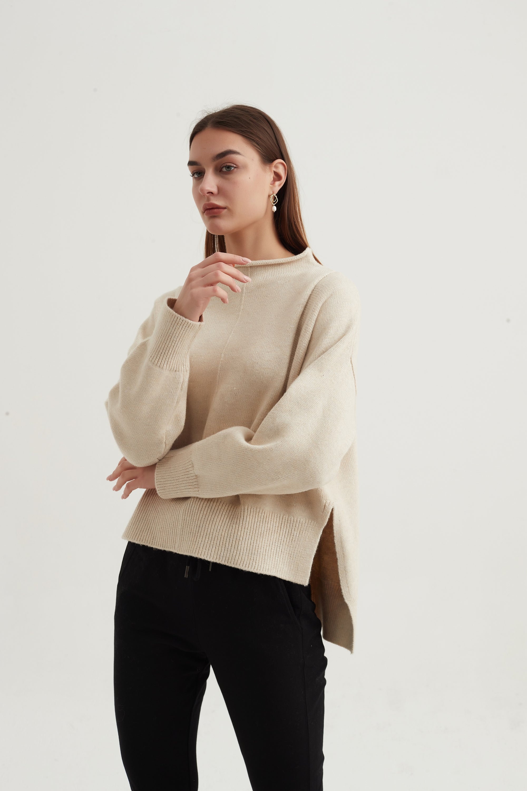 RELAXED HIGH NECK KNIT