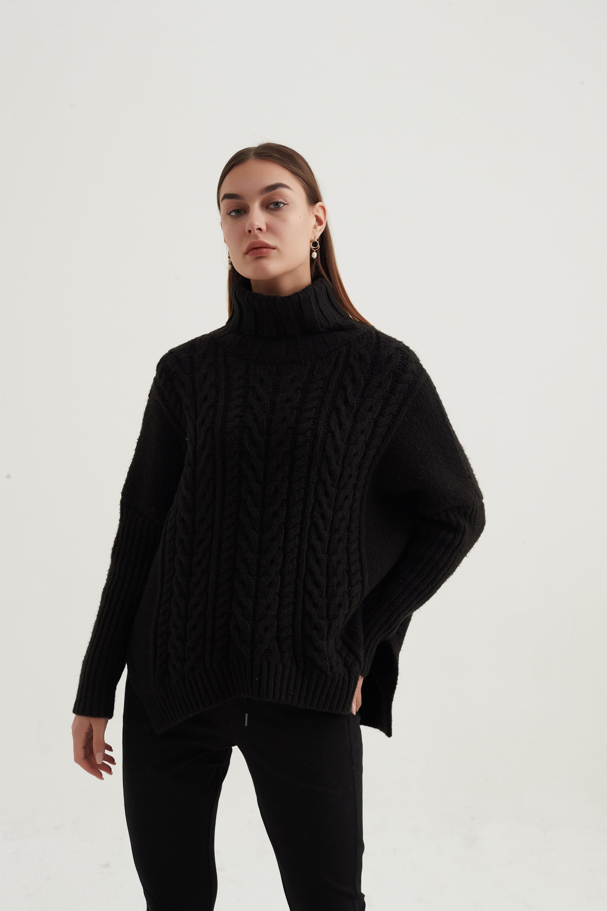 HIGH NECK CABLE KNIT