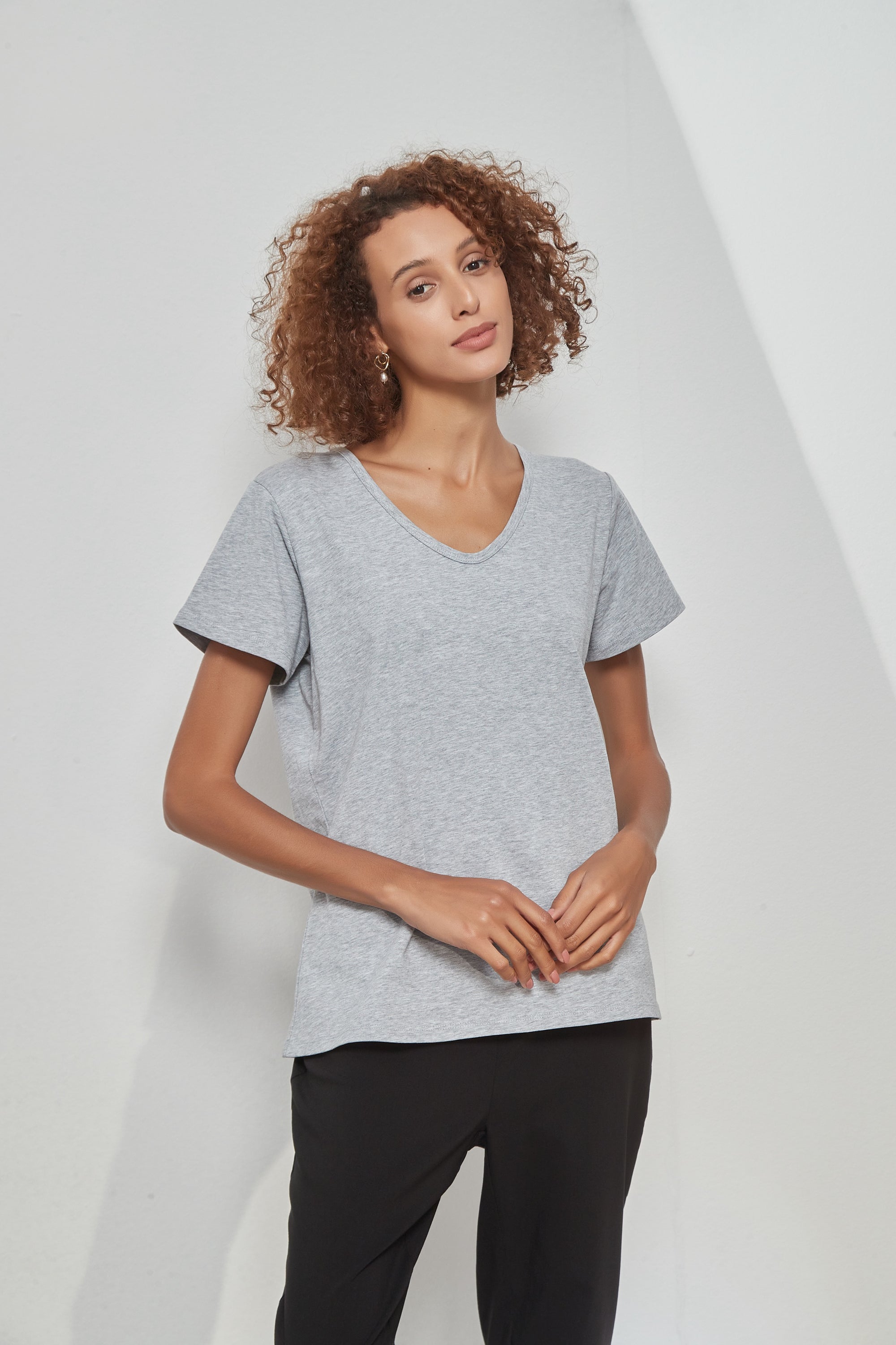 V NECK TEE