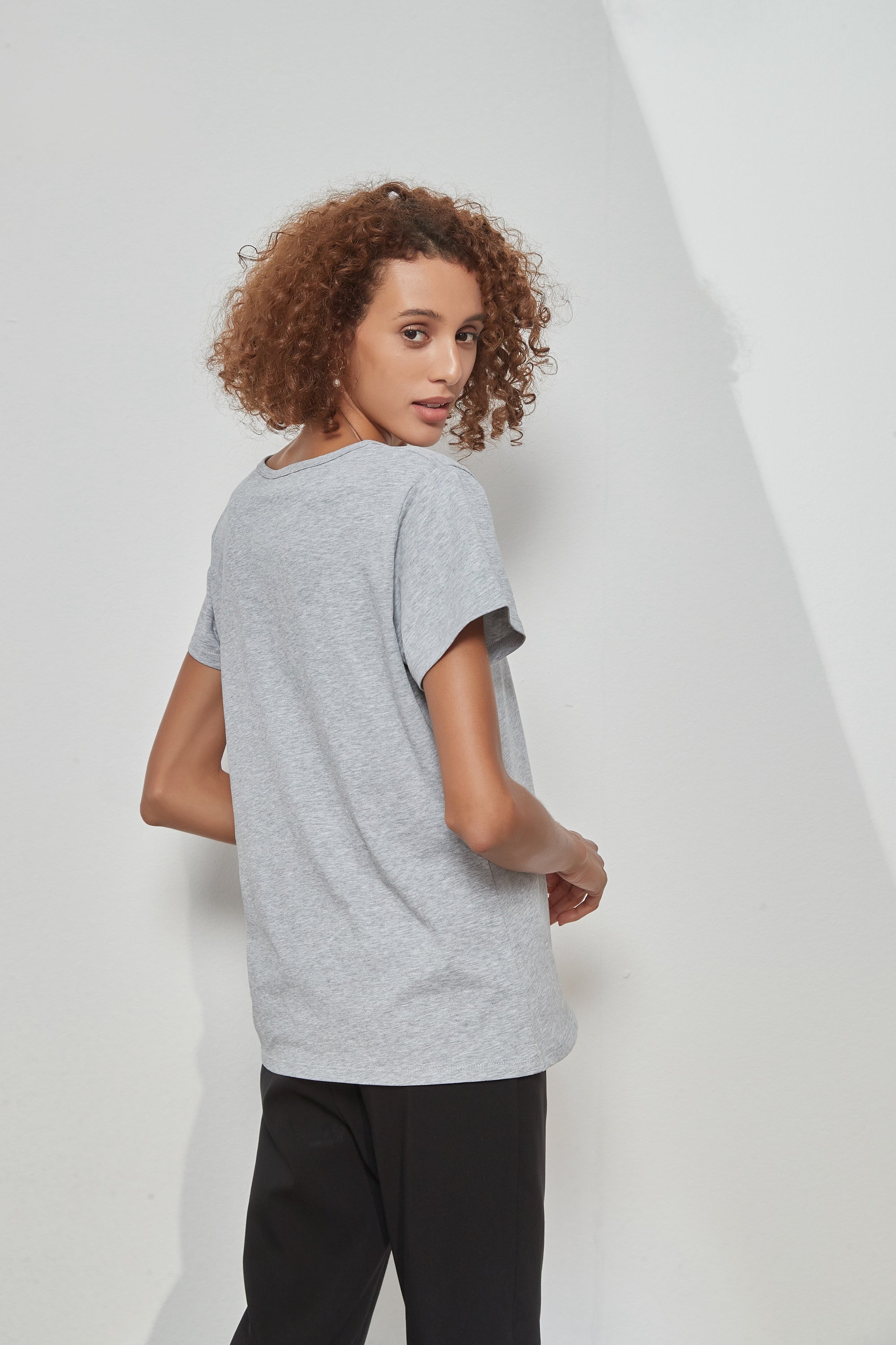 V NECK TEE